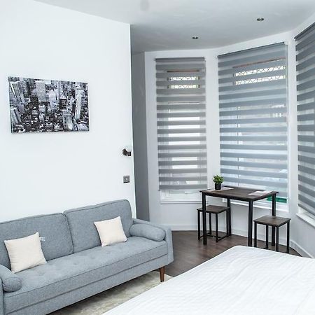 Aylesbury Apartment 1 With Free Parking Екстериор снимка