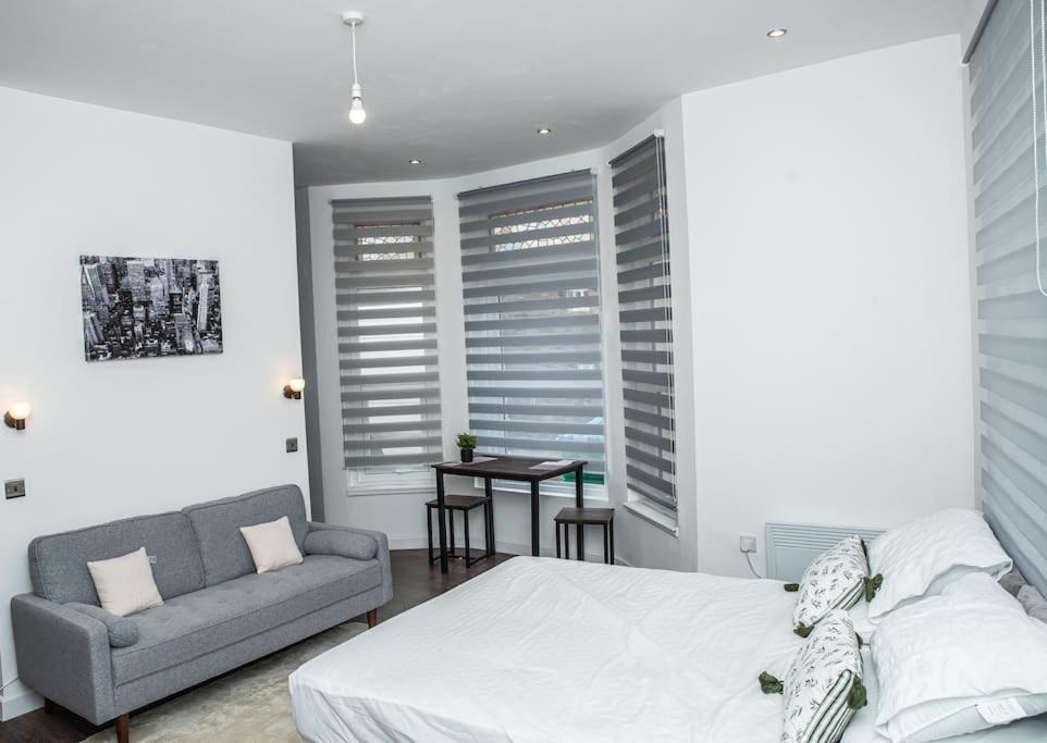 Aylesbury Apartment 1 With Free Parking Екстериор снимка