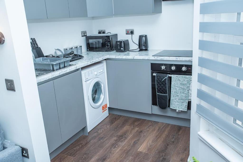 Aylesbury Apartment 1 With Free Parking Екстериор снимка