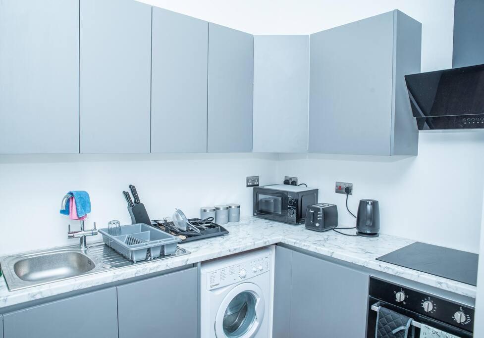 Aylesbury Apartment 1 With Free Parking Екстериор снимка