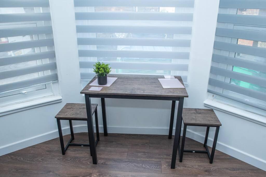 Aylesbury Apartment 1 With Free Parking Екстериор снимка